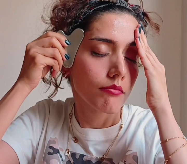 فواید ماساژ صورت و استفاده از ابزار ماساژ صورت برای زیبایی