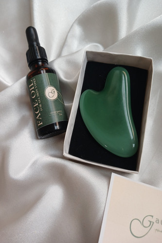 گواشا سنگ اونتورین + روغن ماساژ صورت +هدیه